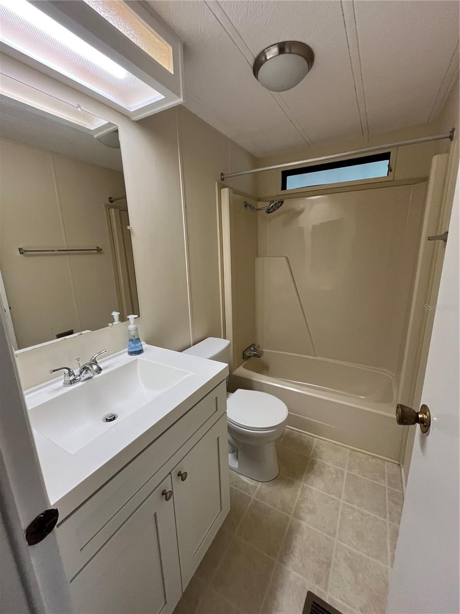 Image 24 of 38 For 12100 Seminole Blvd  365