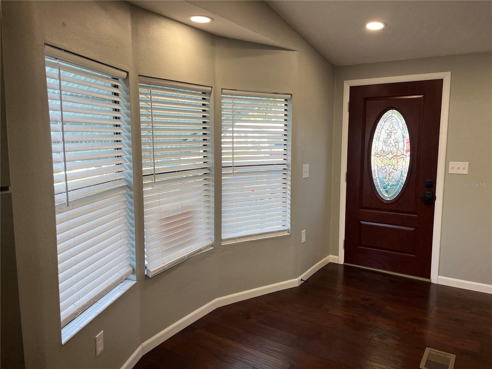 Image 4 of 38 For 12100 Seminole Blvd  365
