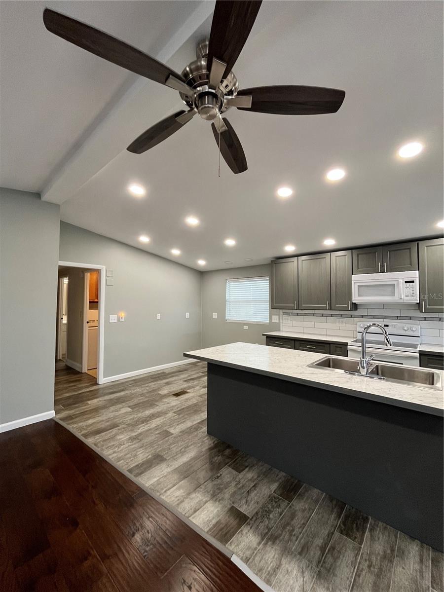 Image 6 of 38 For 12100 Seminole Blvd  365