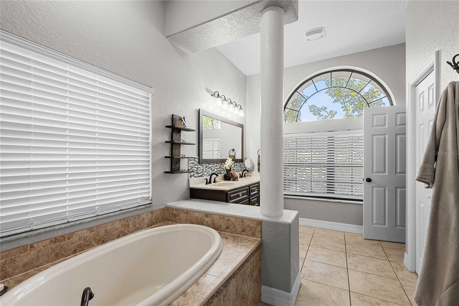 Image 12 of 17 For 12306 Woodlands Circle