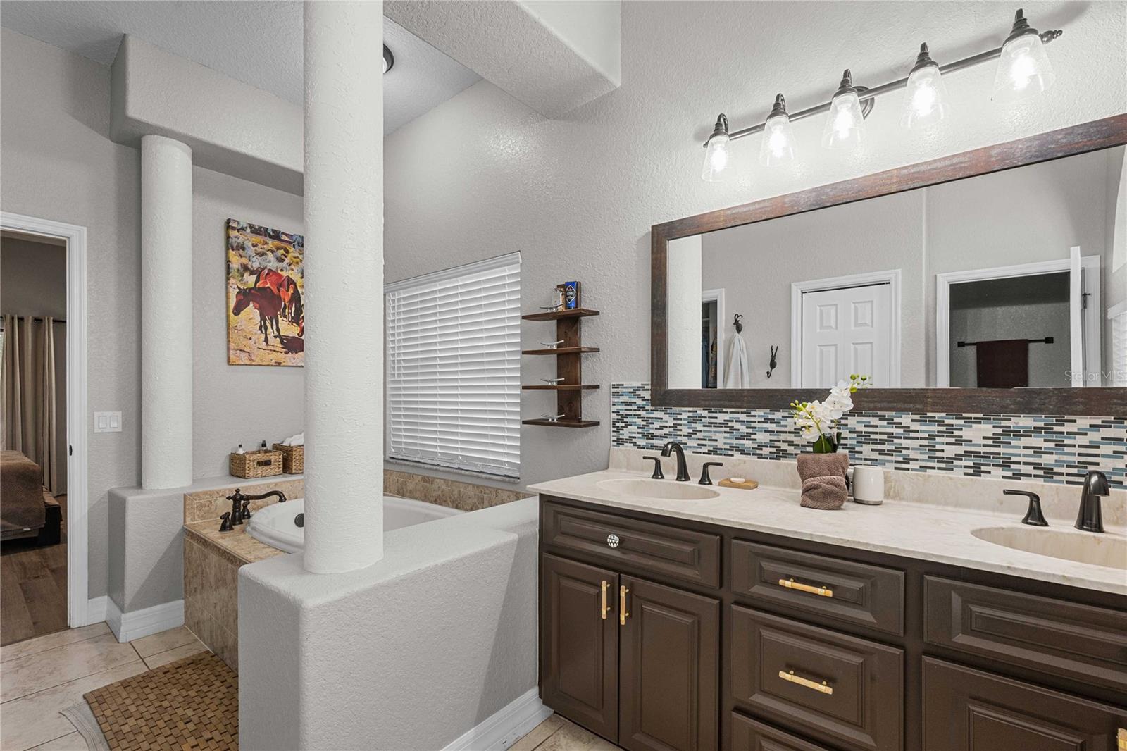 Image 13 of 17 For 12306 Woodlands Circle