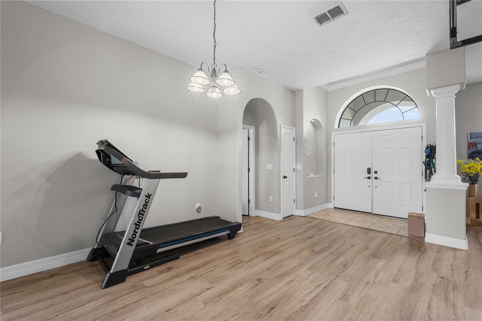 Image 3 of 17 For 12306 Woodlands Circle