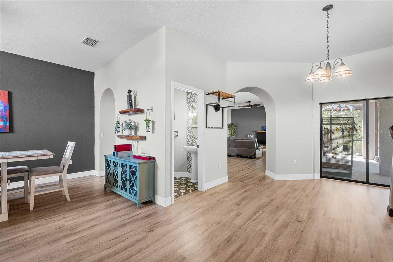 Image 4 of 17 For 12306 Woodlands Circle