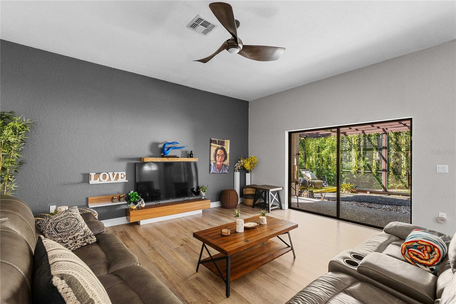 Image 6 of 17 For 12306 Woodlands Circle