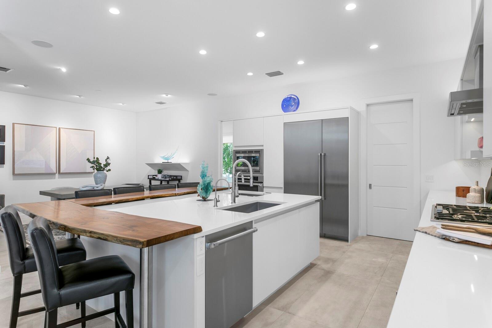 Image 12 of 70 For 720 16th Avenue Ne