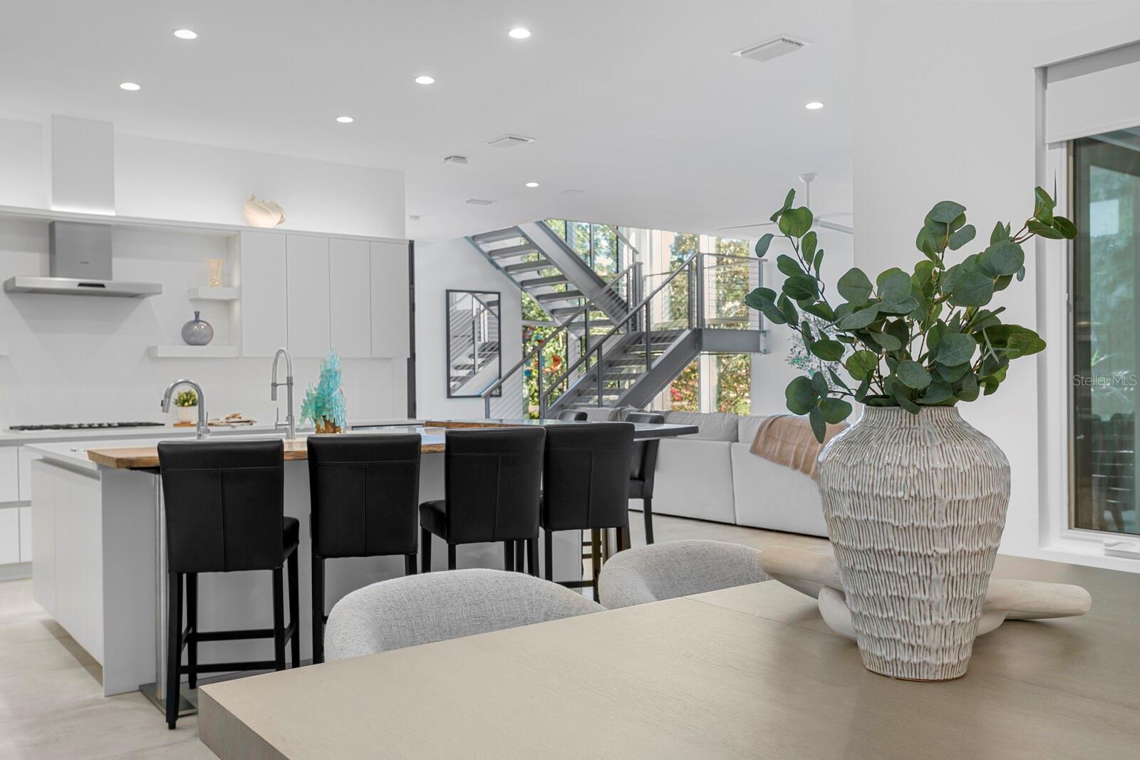 Image 16 of 70 For 720 16th Avenue Ne