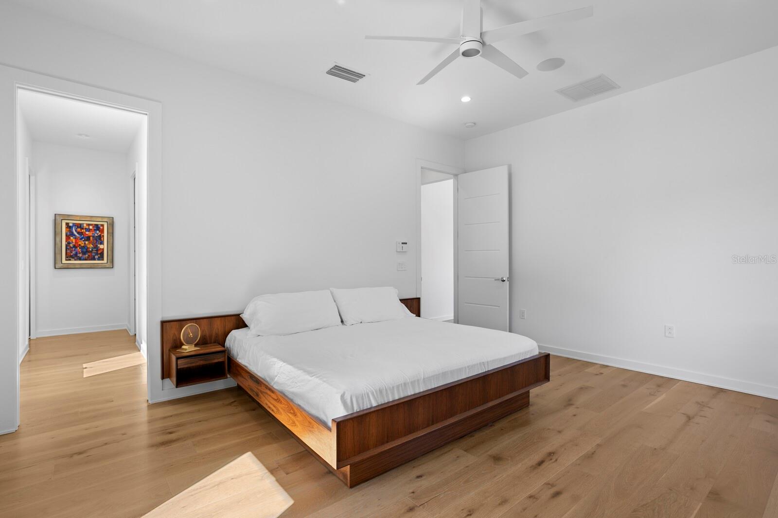 Image 21 of 70 For 720 16th Avenue Ne