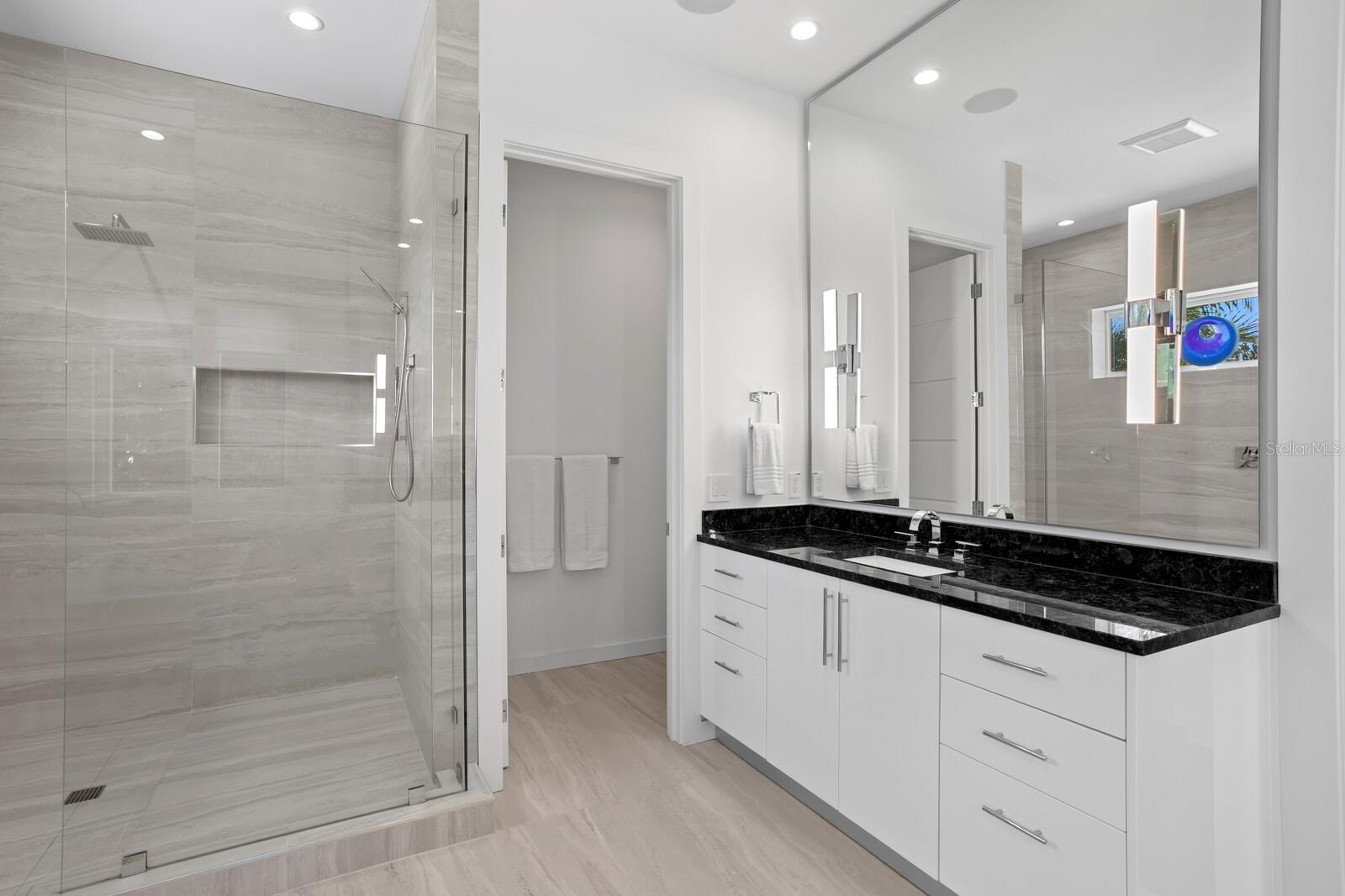 Image 28 of 70 For 720 16th Avenue Ne