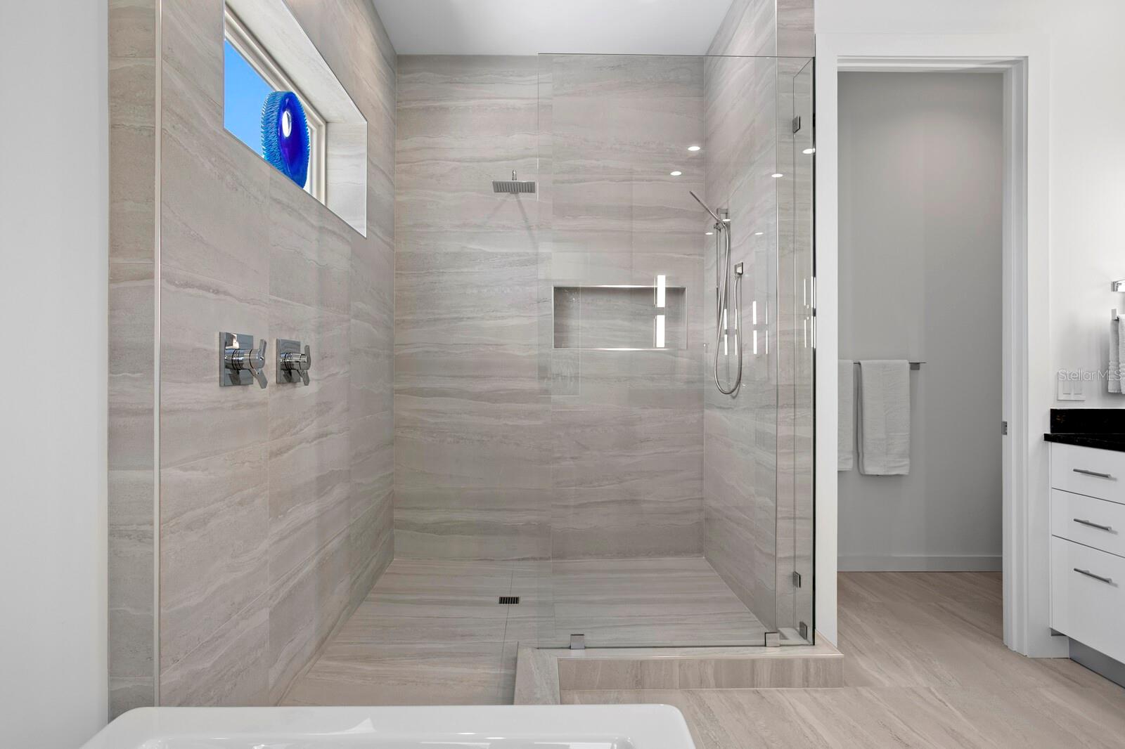 Image 29 of 70 For 720 16th Avenue Ne