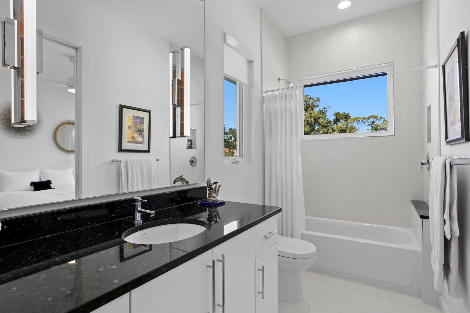 Image 33 of 70 For 720 16th Avenue Ne