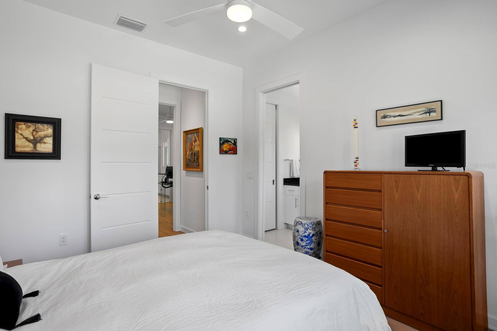 Image 35 of 70 For 720 16th Avenue Ne