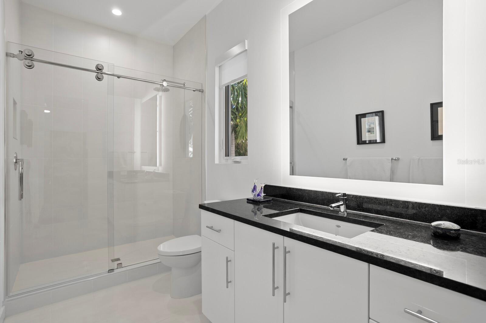 Image 37 of 70 For 720 16th Avenue Ne