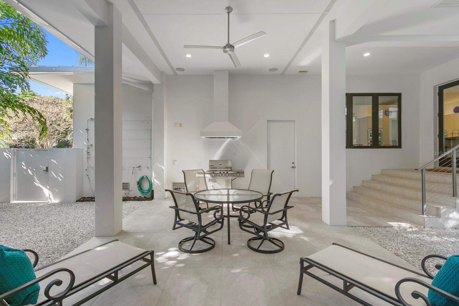 Image 48 of 70 For 720 16th Avenue Ne