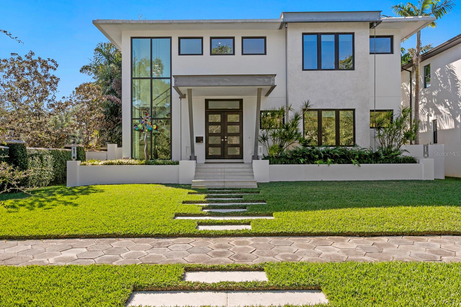 Image 5 of 70 For 720 16th Avenue Ne