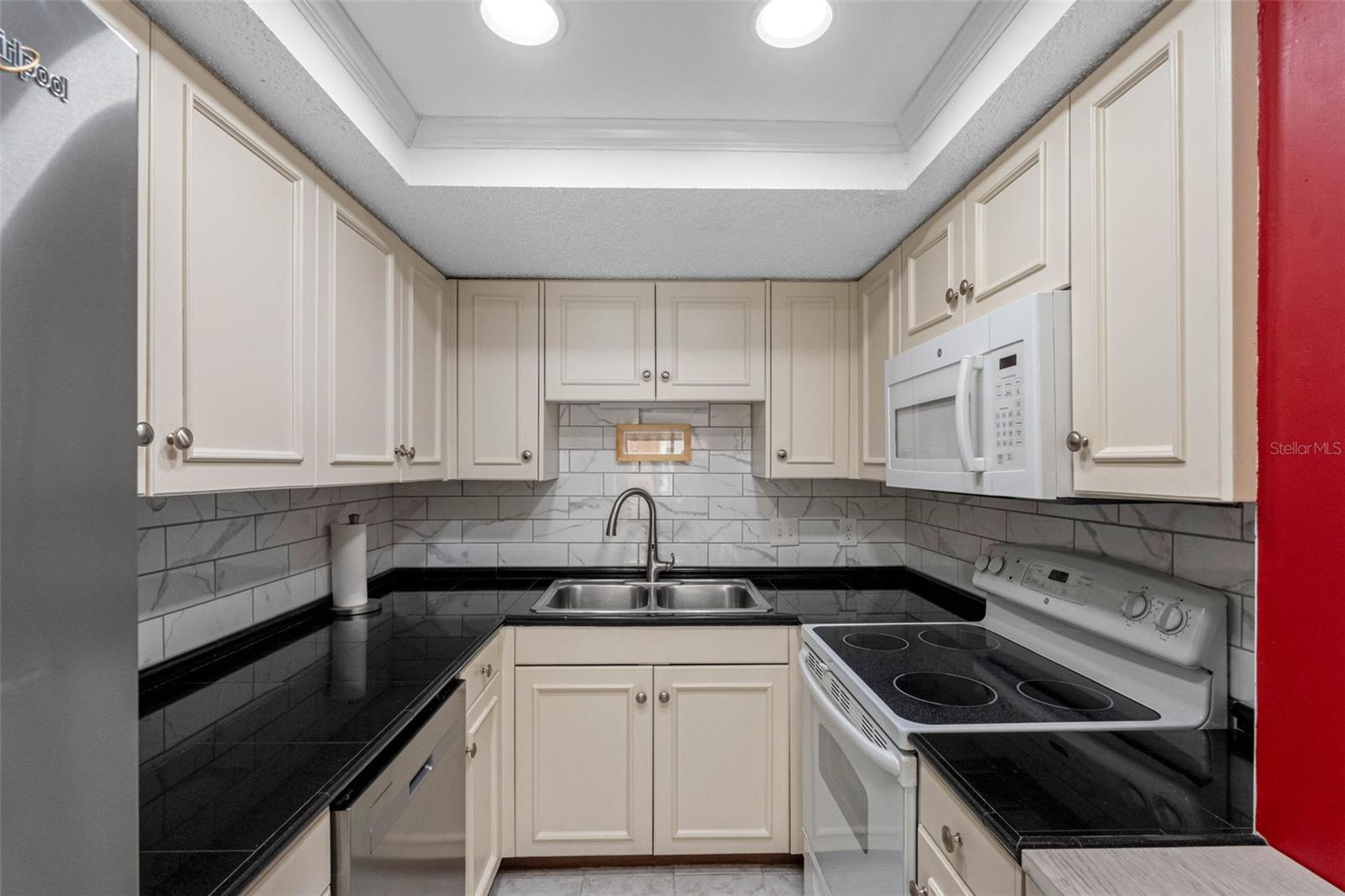 Image 10 of 23 For 13336 Gulf Boulevard 101