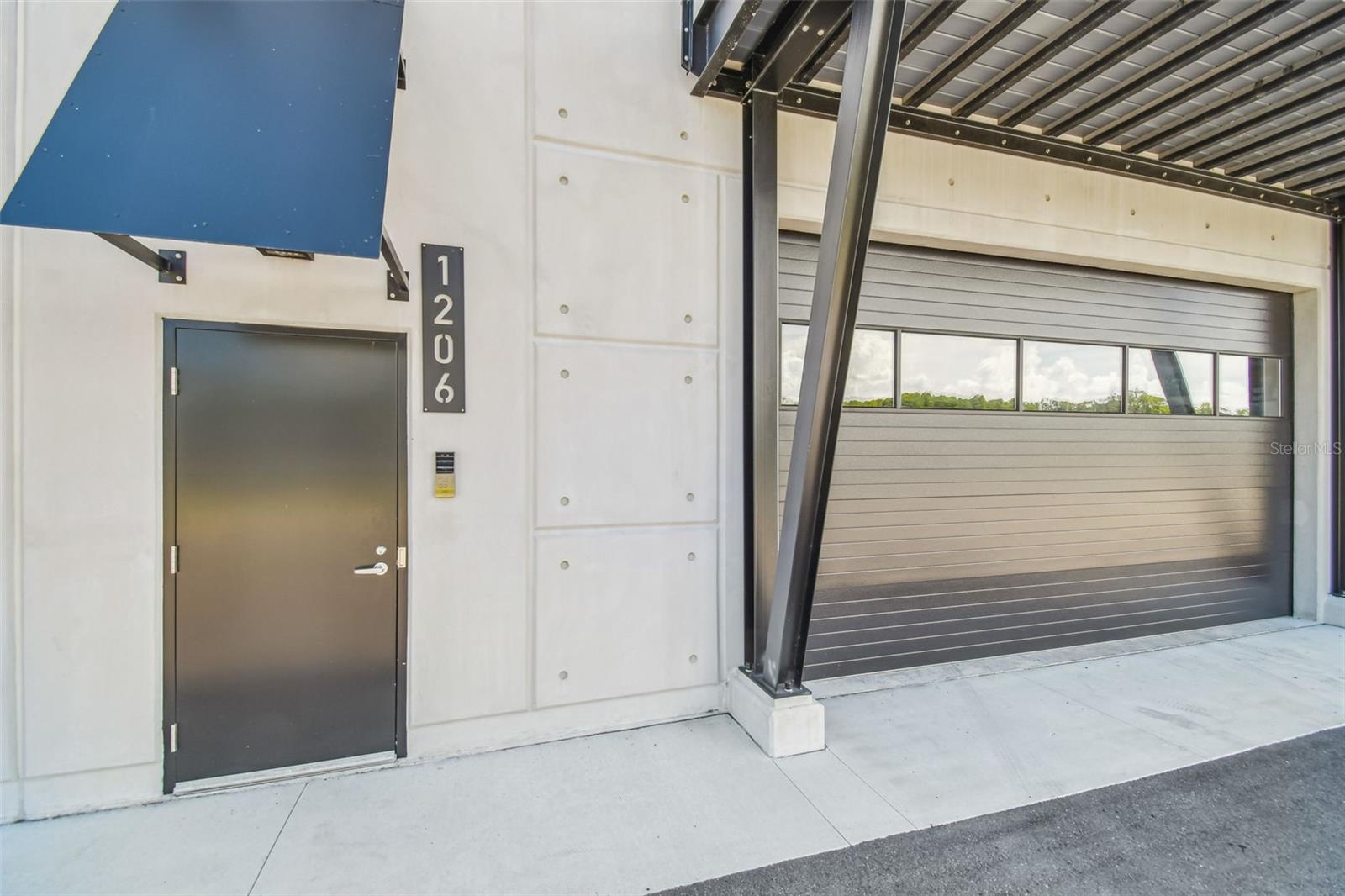 Image 5 of 52 For 6500 Motor Enclave Way 1206