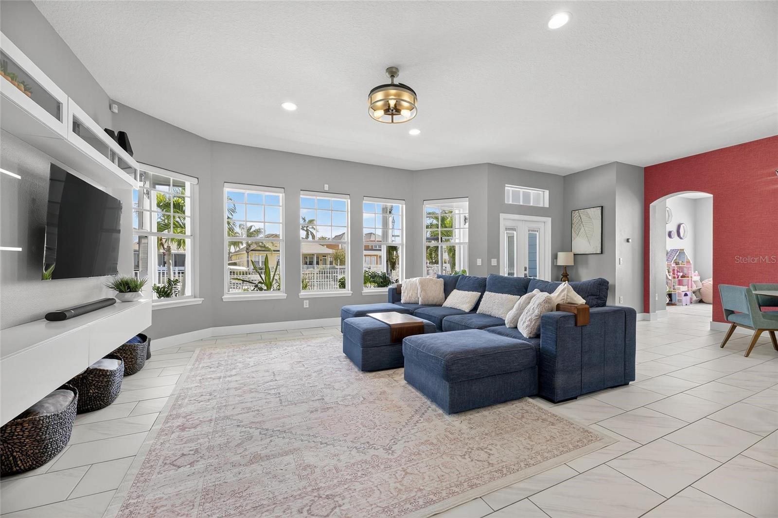 Image 16 of 66 For 526 Islebay Drive