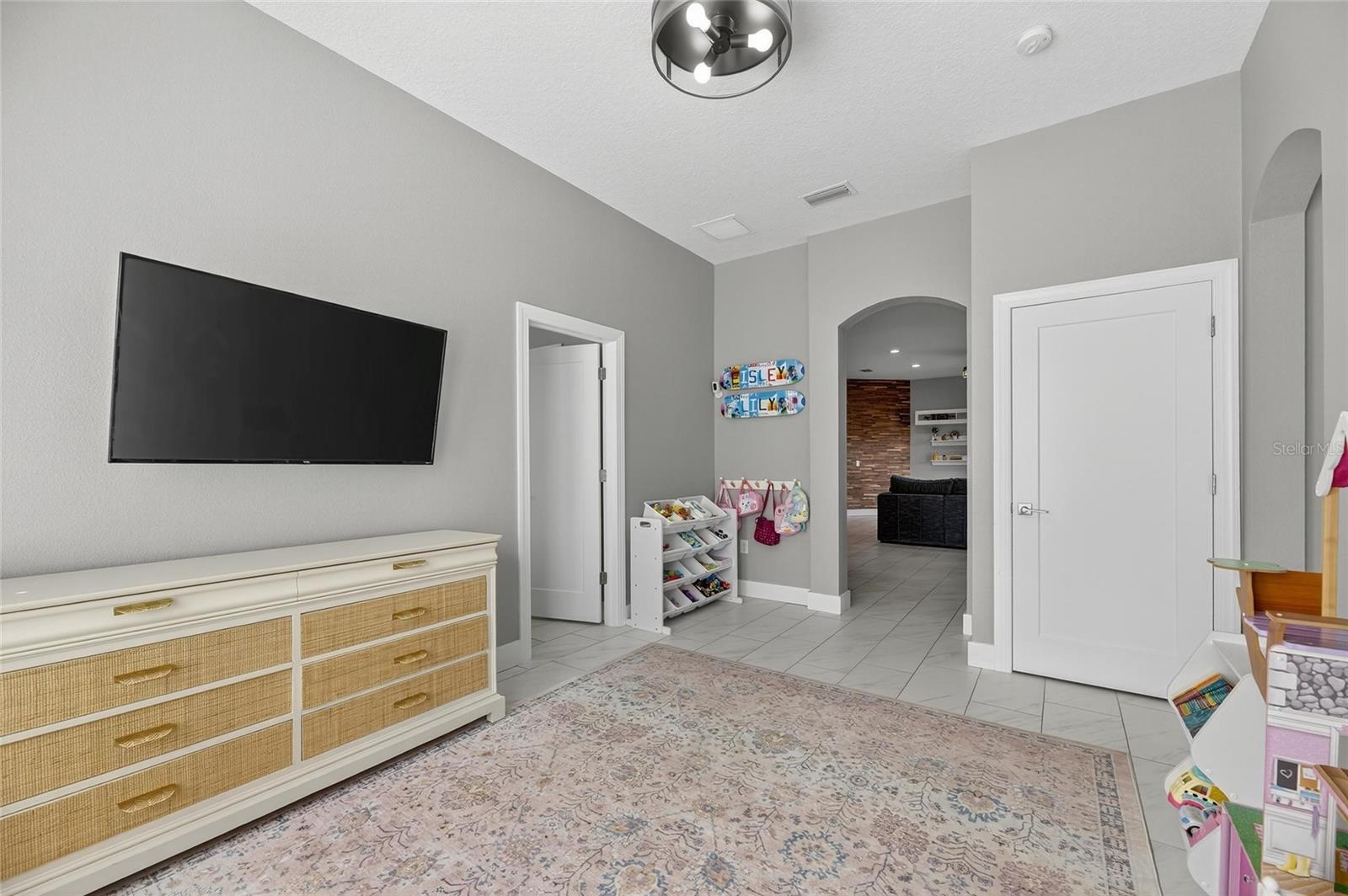 Image 34 of 66 For 526 Islebay Drive