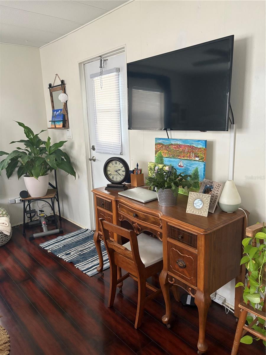Listing photo id 2 for 8300 Seminole Boulevard 229