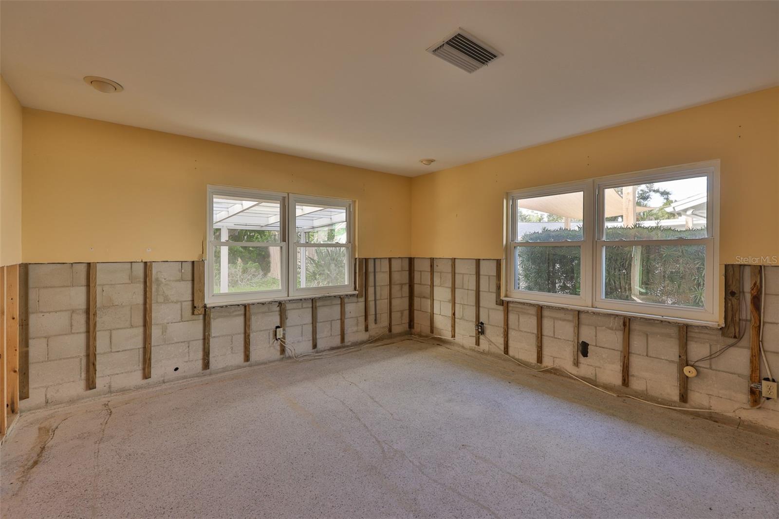 Image 21 of 46 For 4508 San Rafael Street