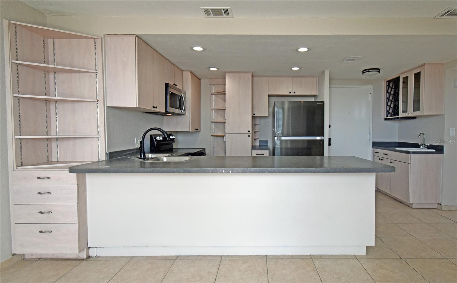 Image 19 of 32 For 4015 Bayshore Boulevard 17f