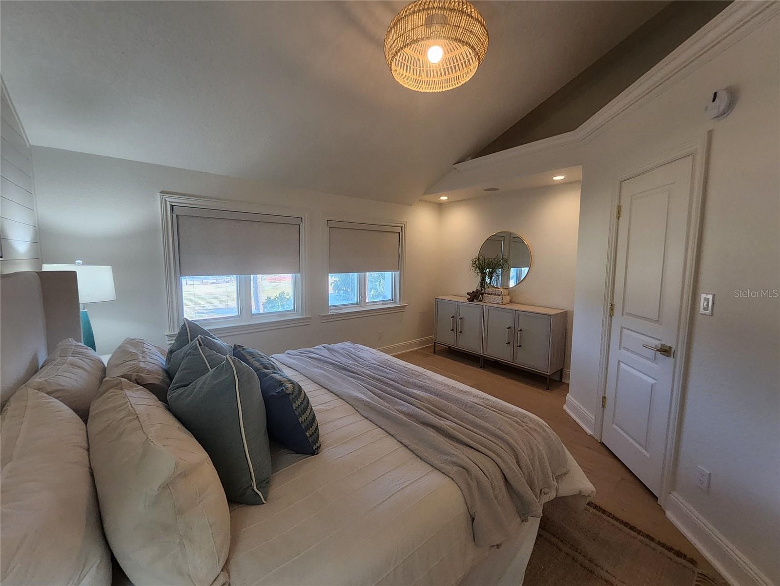Image 17 of 33 For 1355 Pinellas Bayway S 23