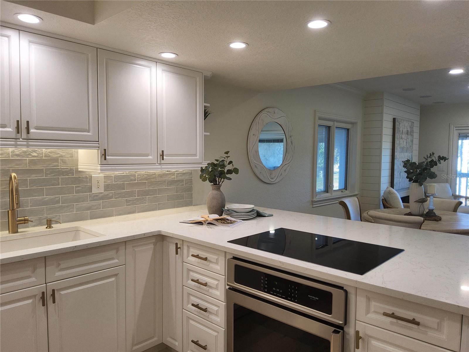 Image 7 of 33 For 1355 Pinellas Bayway S 23