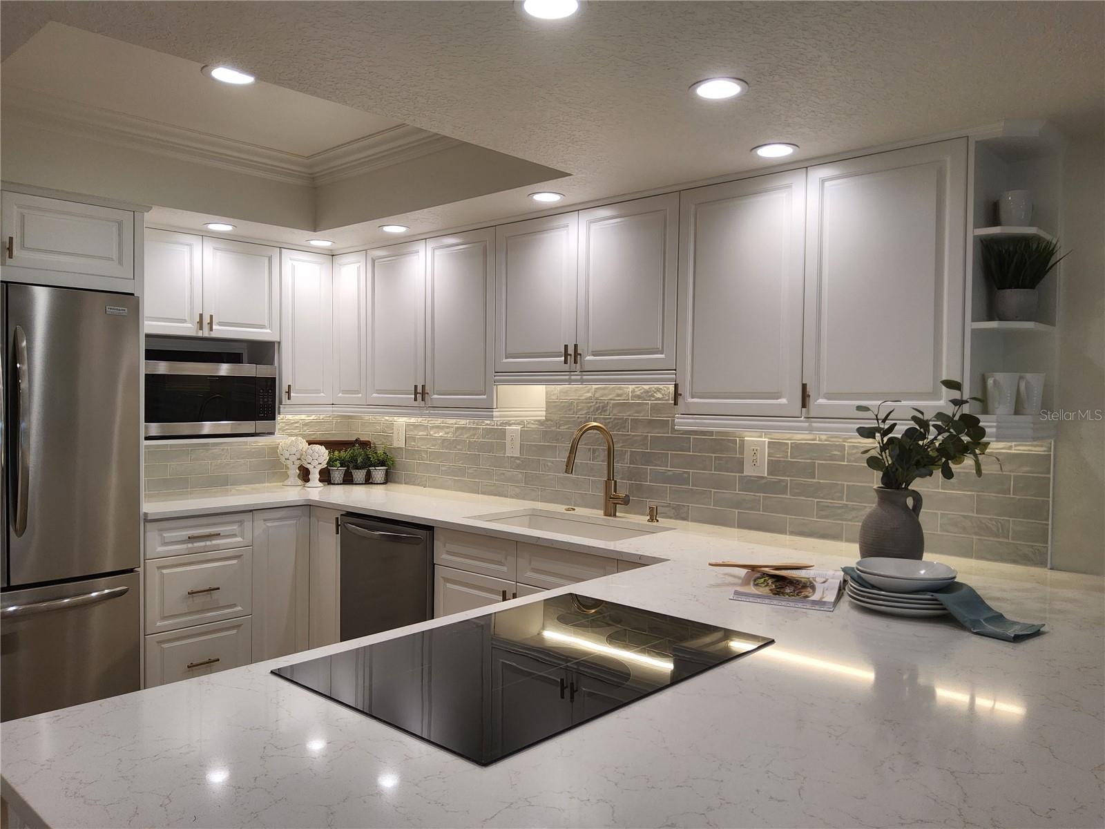 Image 8 of 33 For 1355 Pinellas Bayway S 23