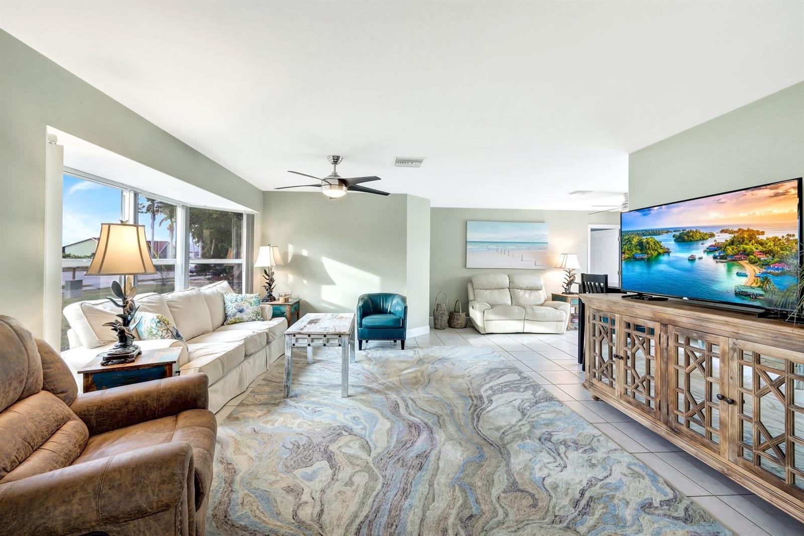 Image 4 of 43 For 5103 Pelican Boulevard