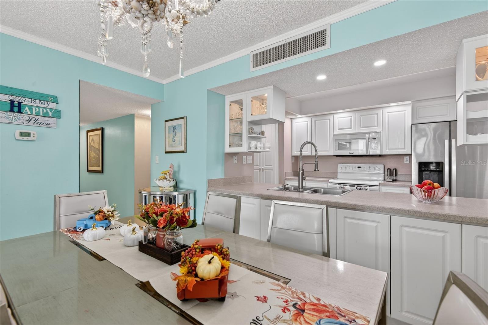 Image 16 of 47 For 440 Gulfview Boulevard 1501