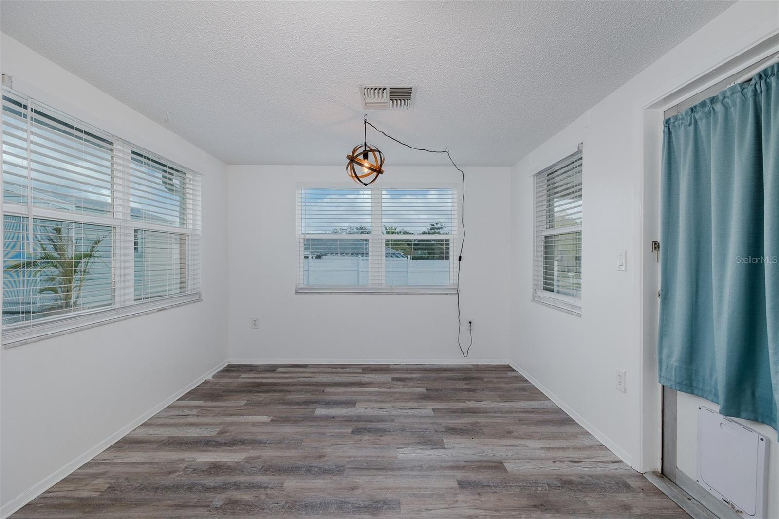 Image 10 of 32 For 7739 Salt Lane