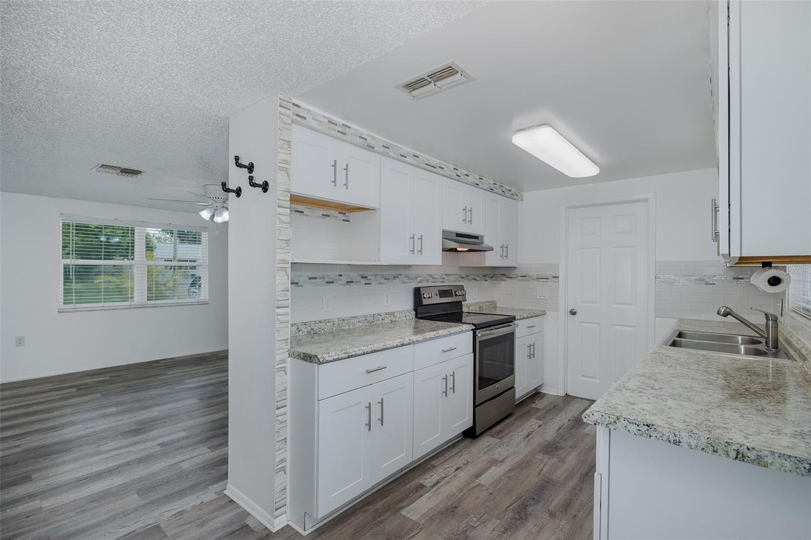 Image 4 of 32 For 7739 Salt Lane