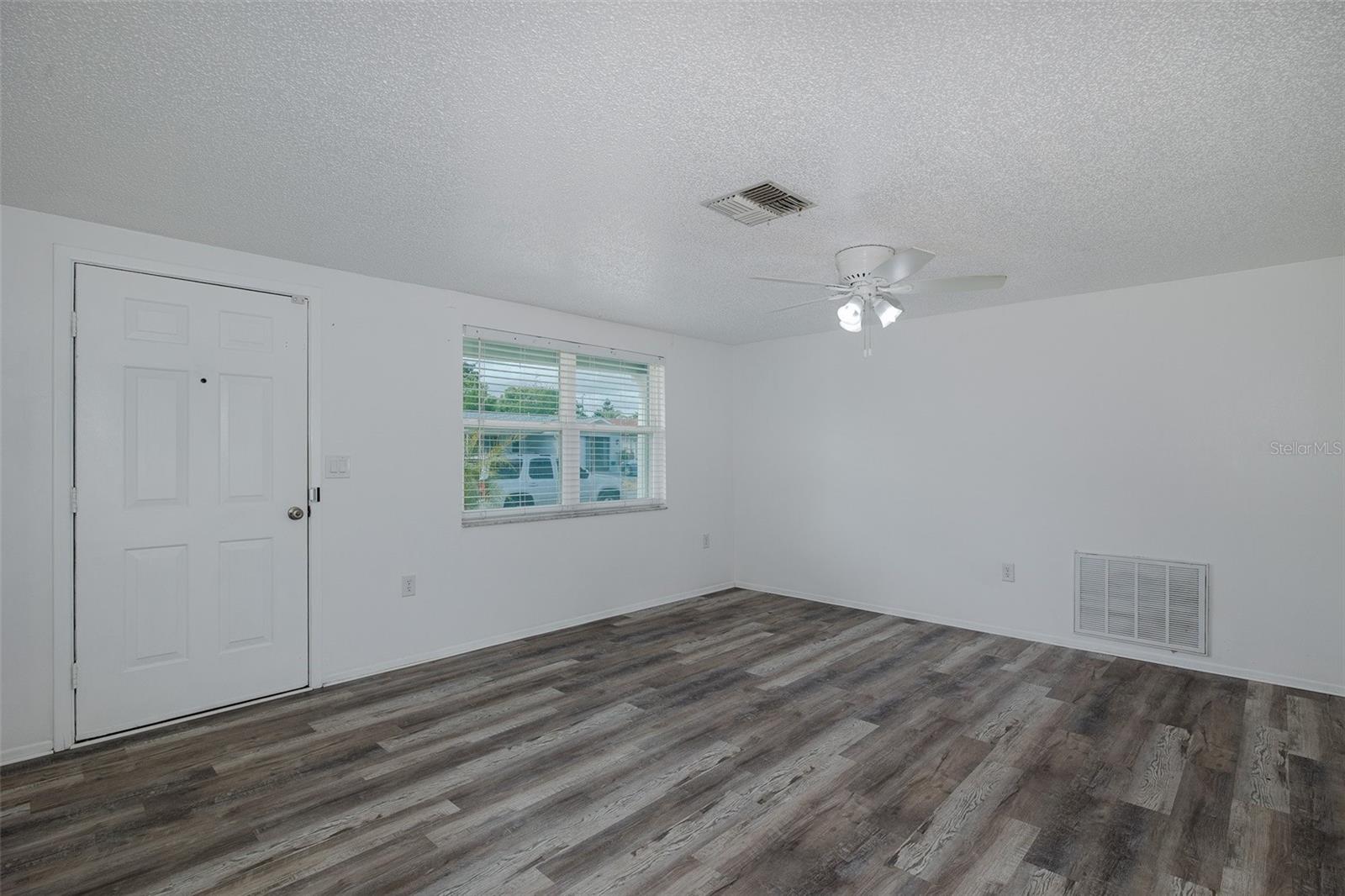 Image 8 of 32 For 7739 Salt Lane