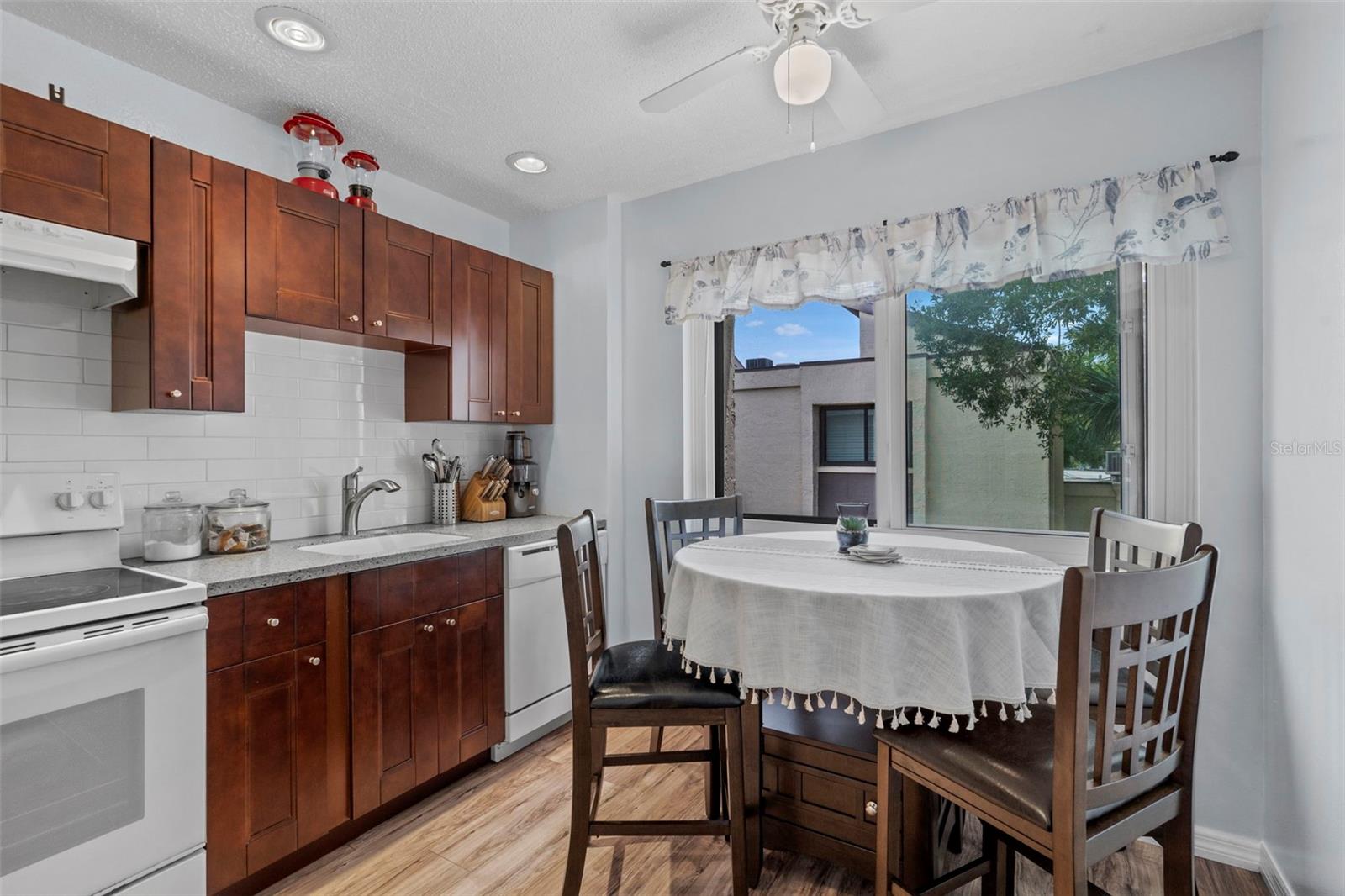 Image 6 of 22 For 2207 Belleair Road B13