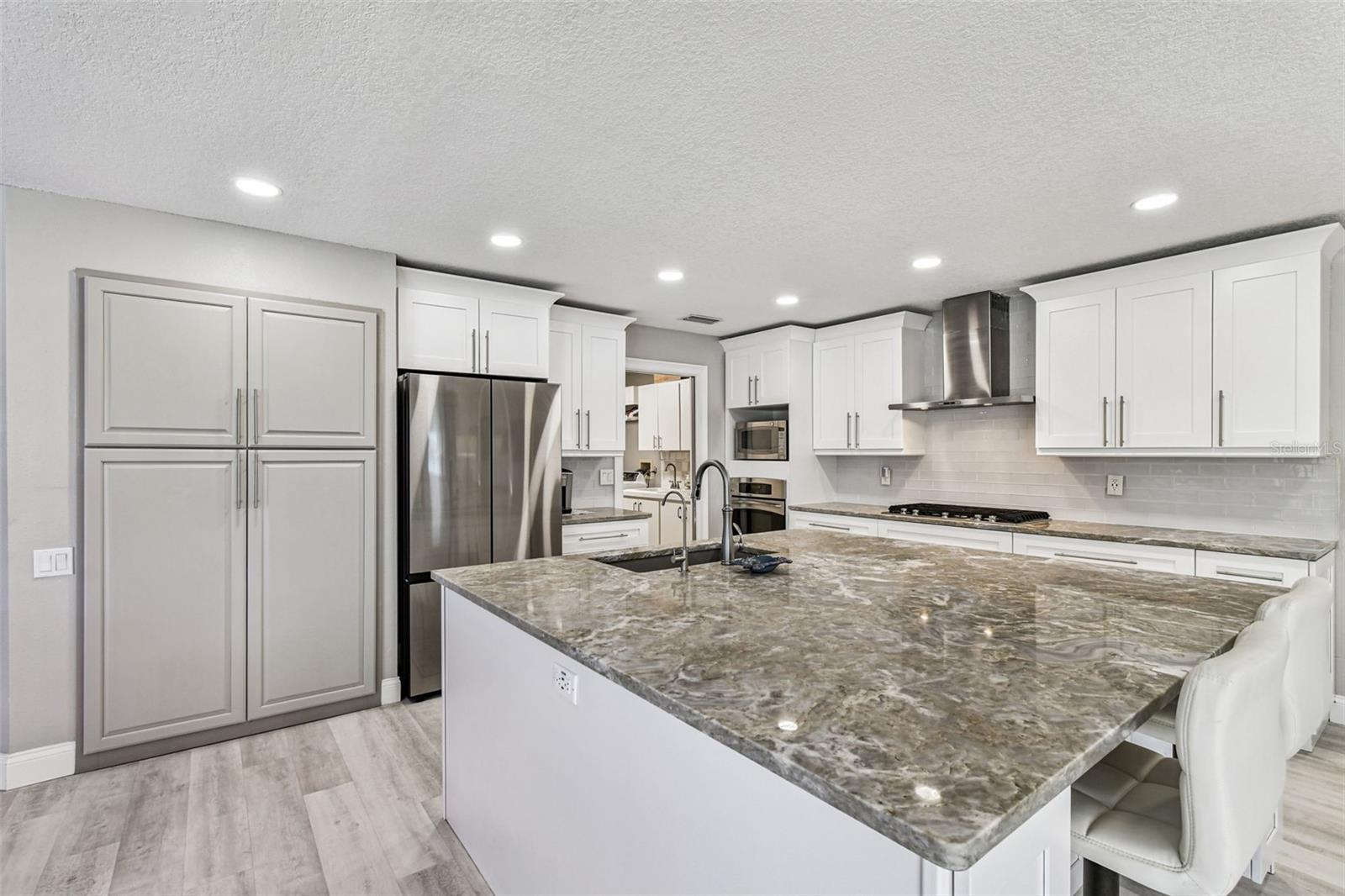 Image 27 of 100 For 4918 Longboat Boulevard
