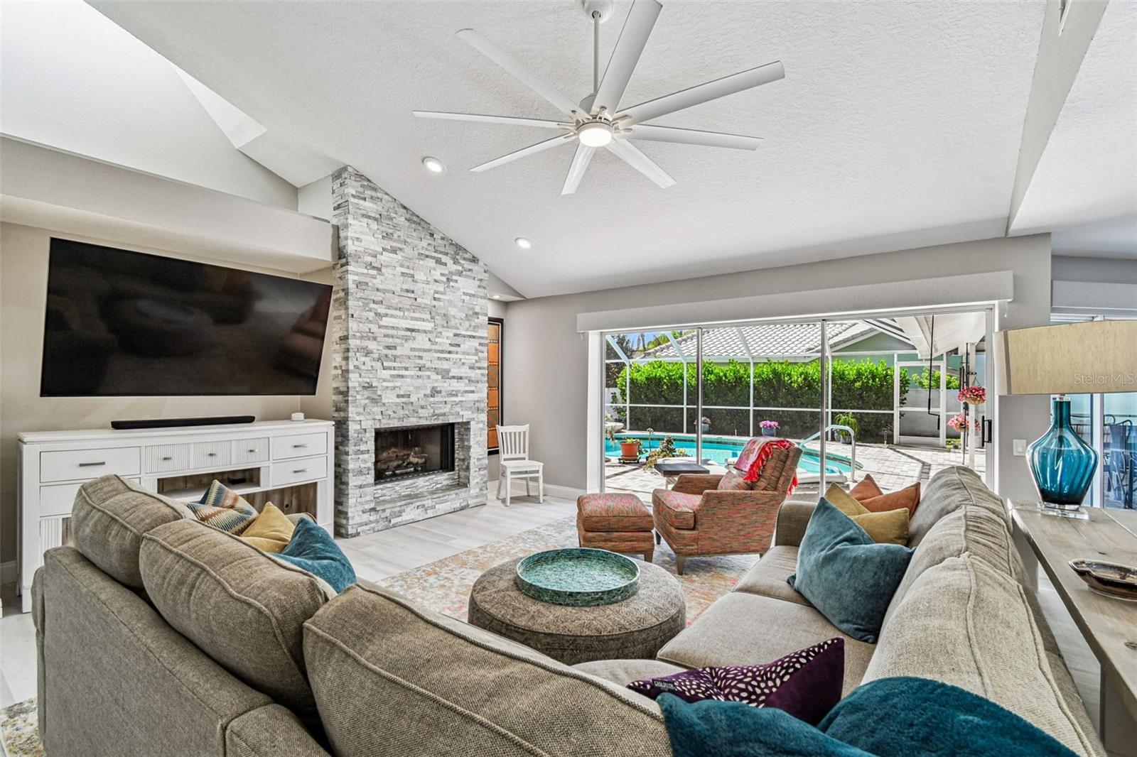 Image 39 of 100 For 4918 Longboat Boulevard