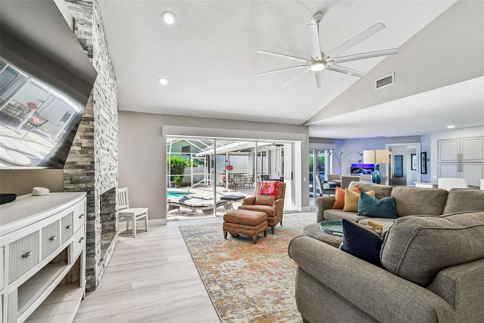Image 40 of 100 For 4918 Longboat Boulevard