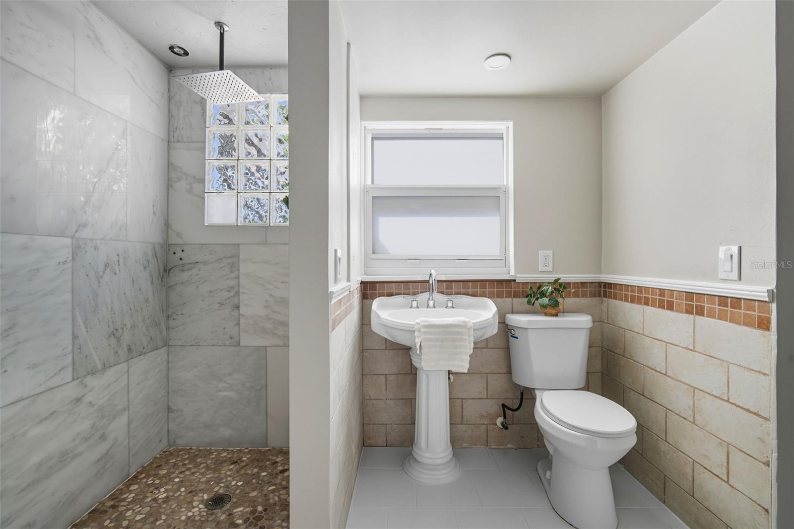 Image 16 of 30 For 10460 54th Avenue N