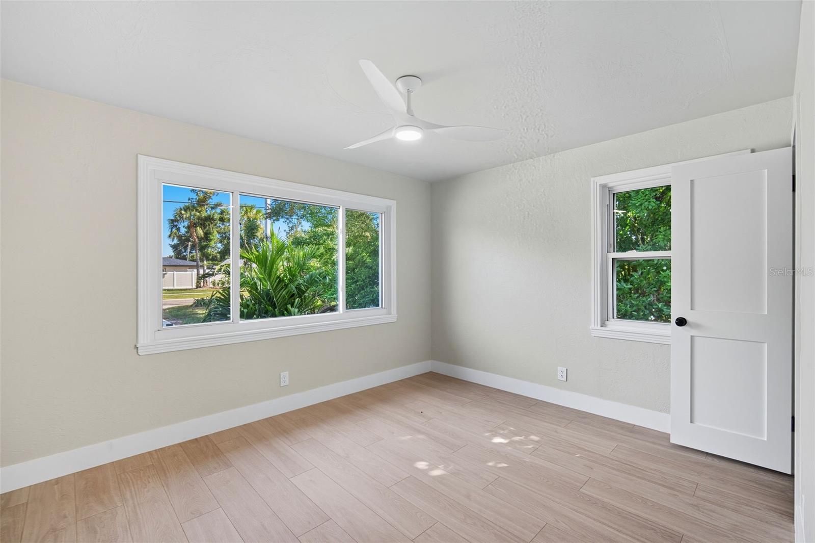 Image 17 of 30 For 10460 54th Avenue N