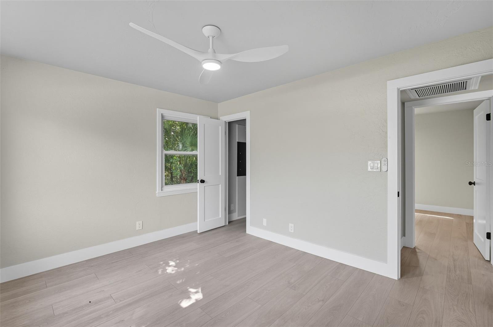 Image 18 of 30 For 10460 54th Avenue N
