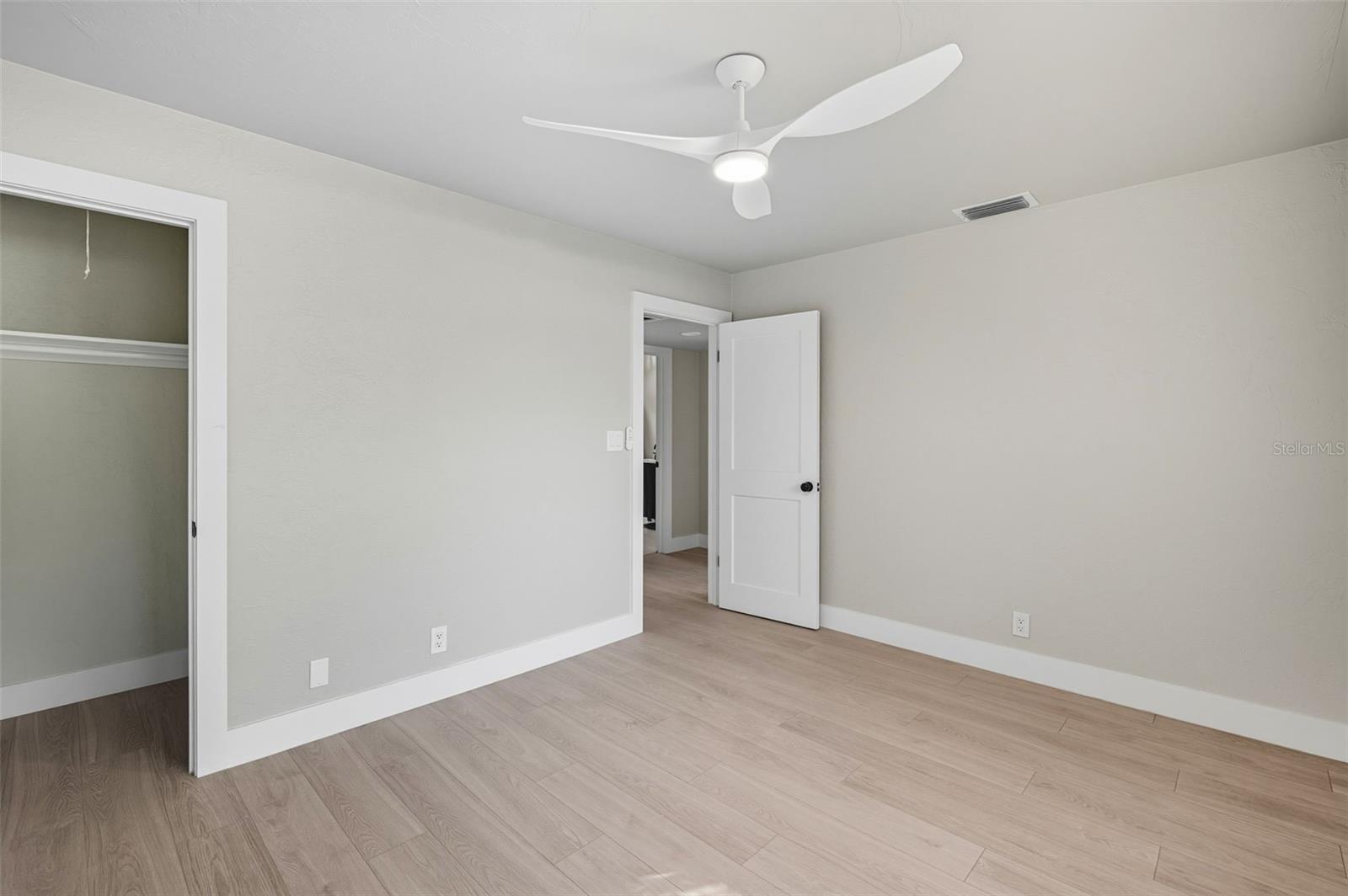 Image 19 of 30 For 10460 54th Avenue N