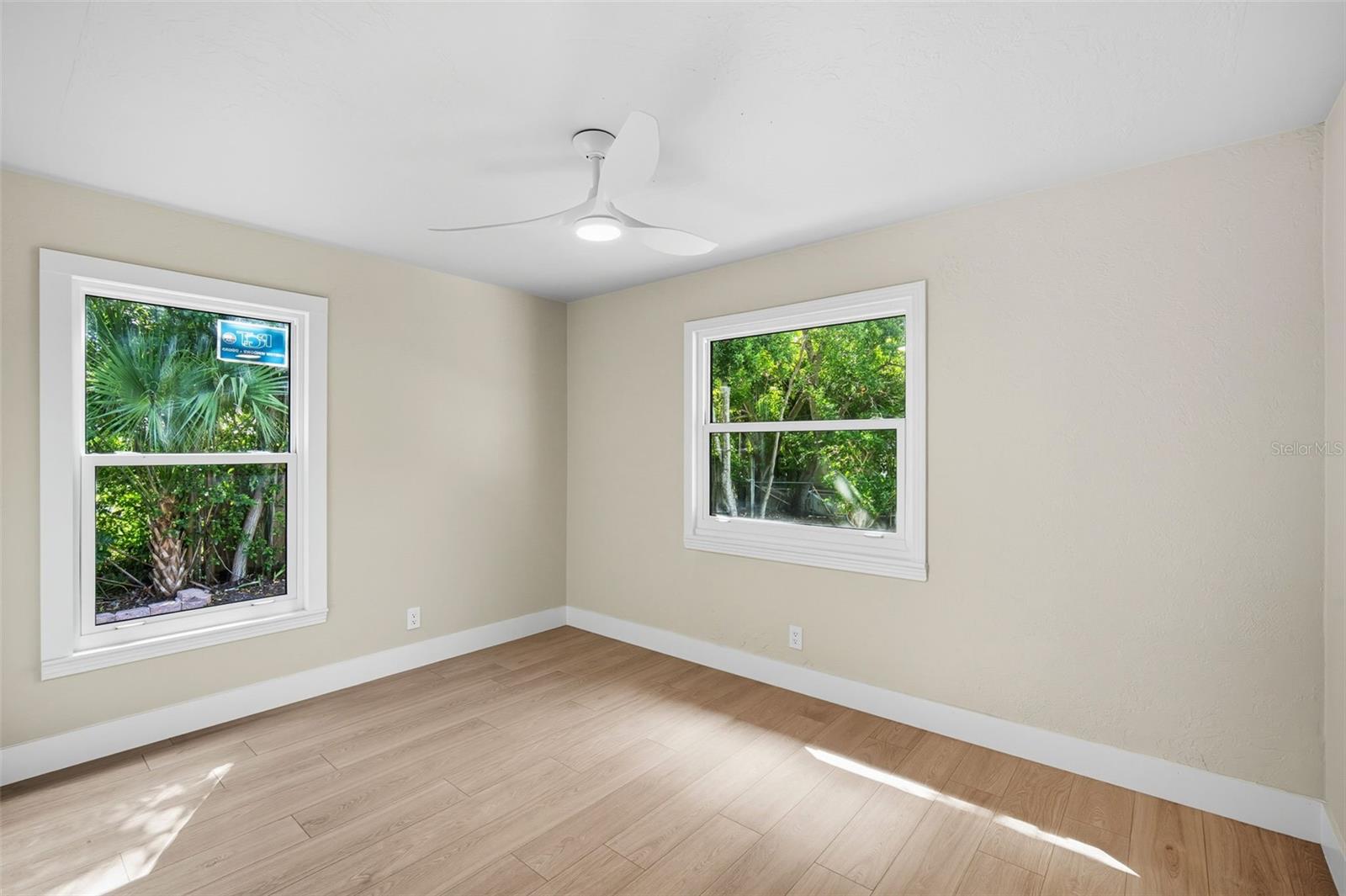 Image 23 of 30 For 10460 54th Avenue N