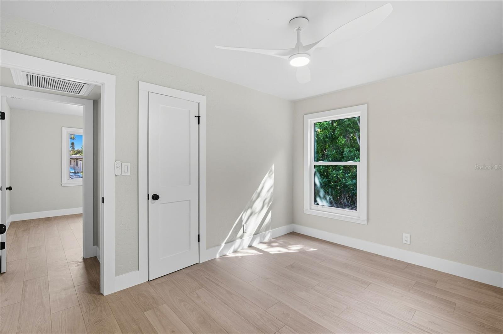 Image 24 of 30 For 10460 54th Avenue N