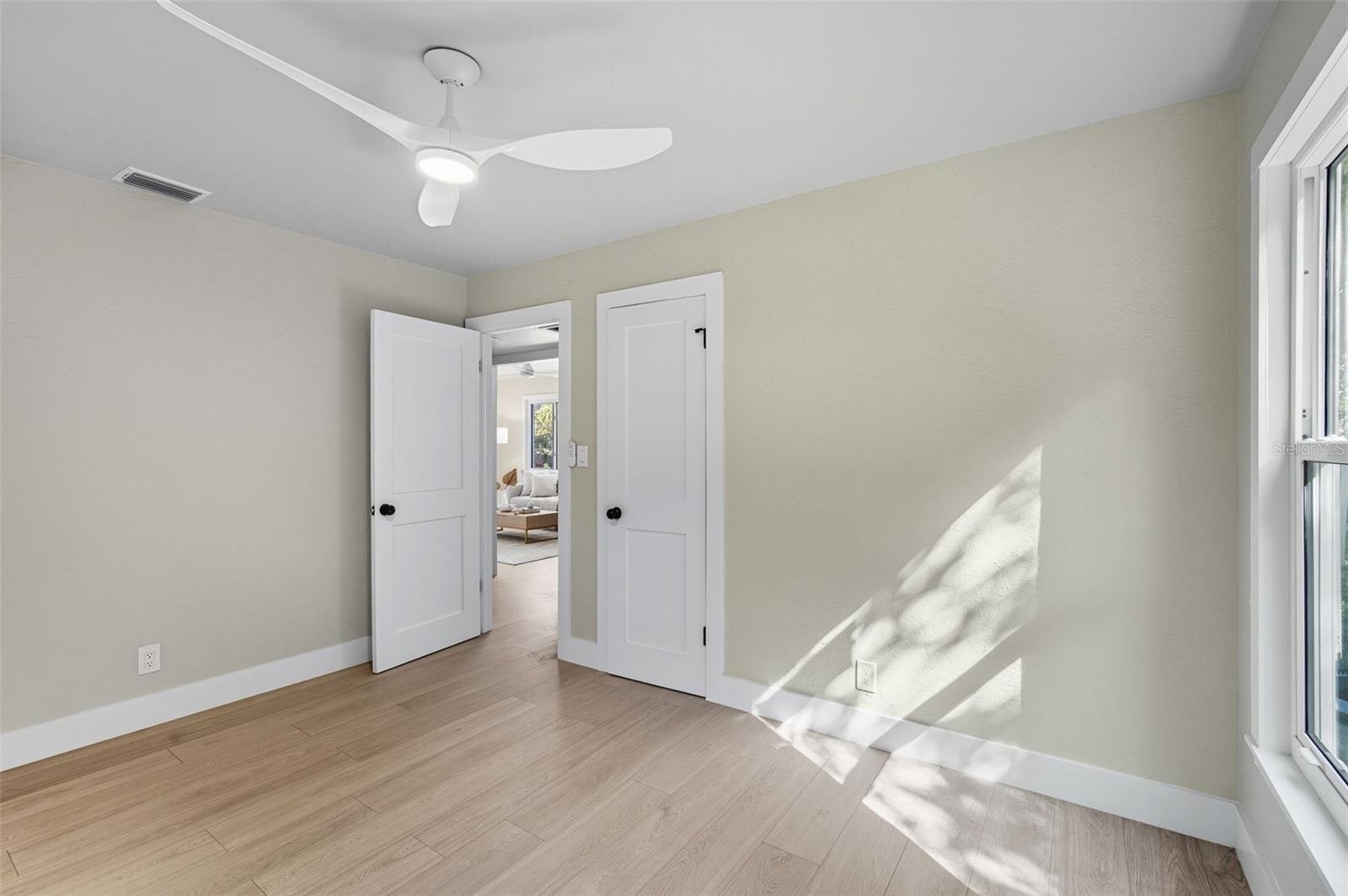 Image 25 of 30 For 10460 54th Avenue N