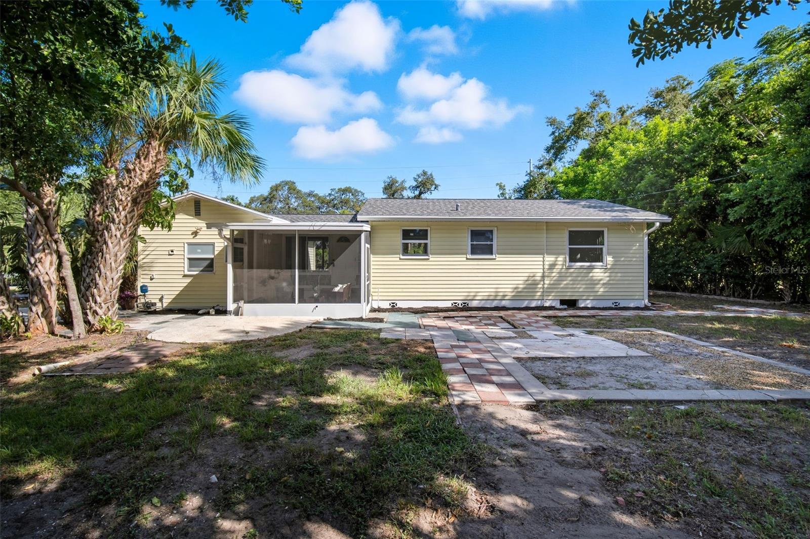 Image 26 of 30 For 10460 54th Avenue N