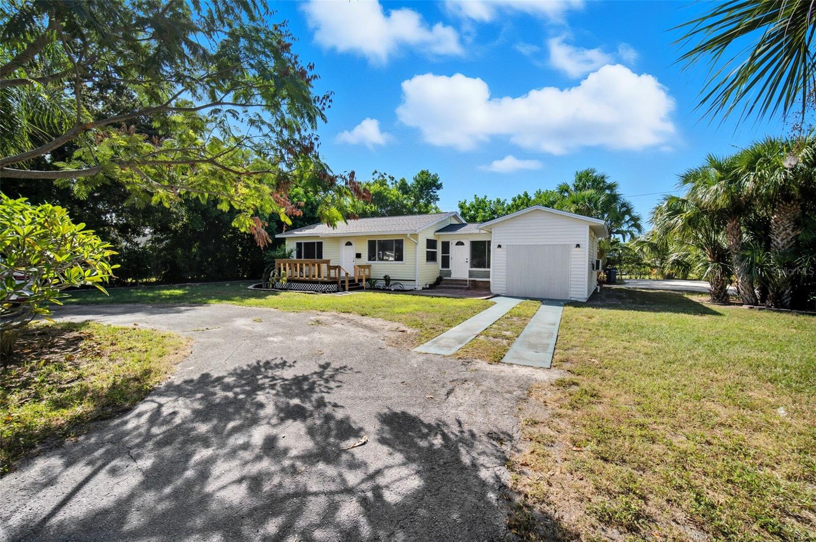 Image 3 of 30 For 10460 54th Avenue N