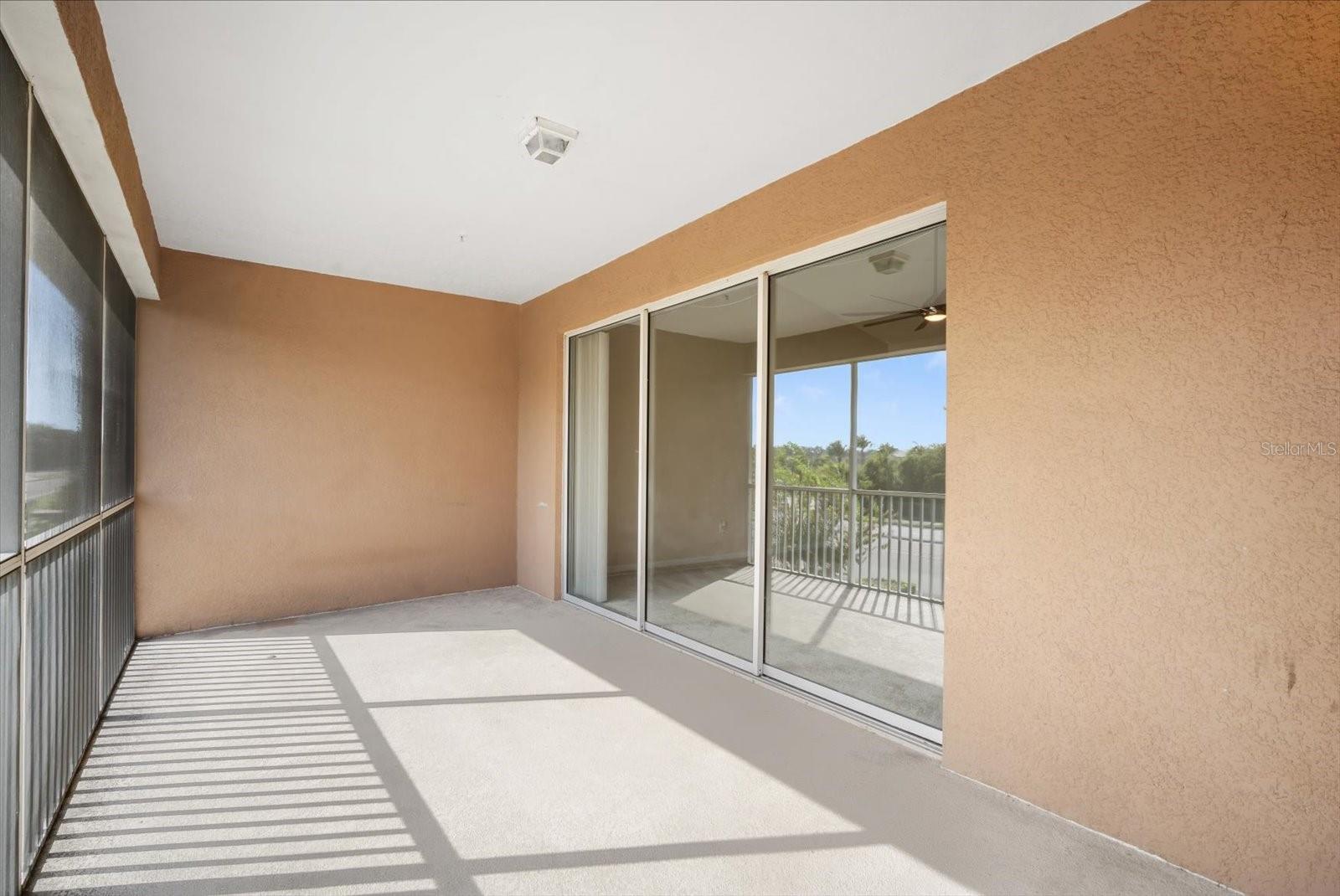 Image 27 of 32 For 2028 Kings Palace Drive 202