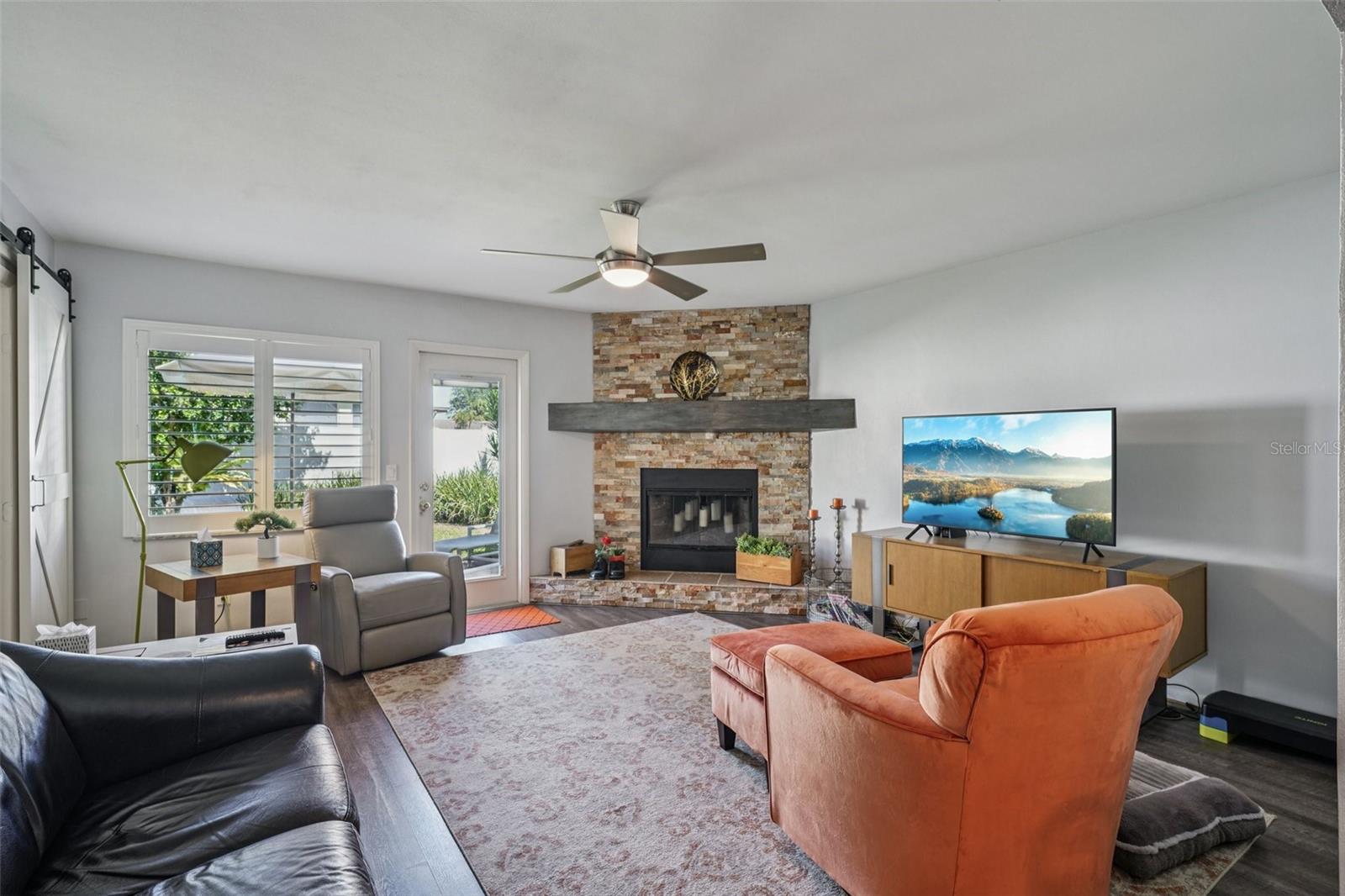 Image 11 of 74 For 1586 Rosery Road Ne