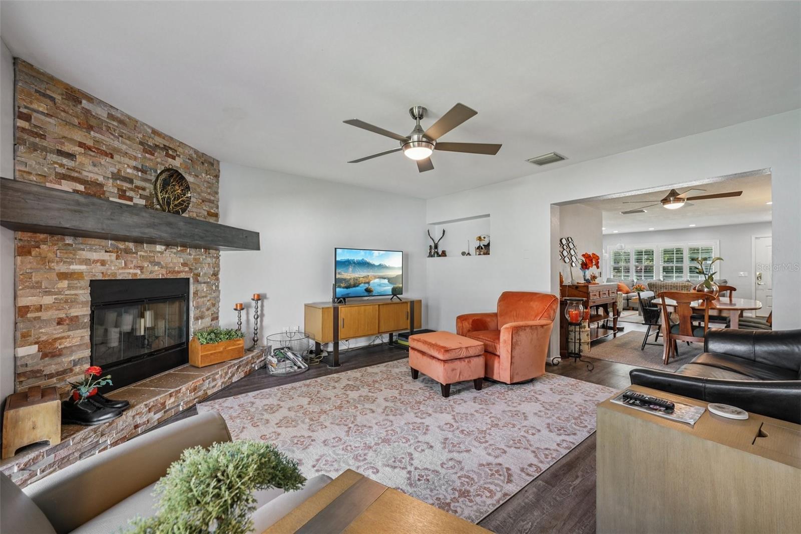 Image 12 of 74 For 1586 Rosery Road Ne