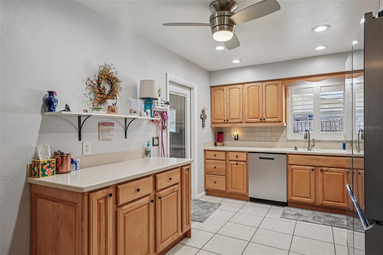 Image 22 of 74 For 1586 Rosery Road Ne
